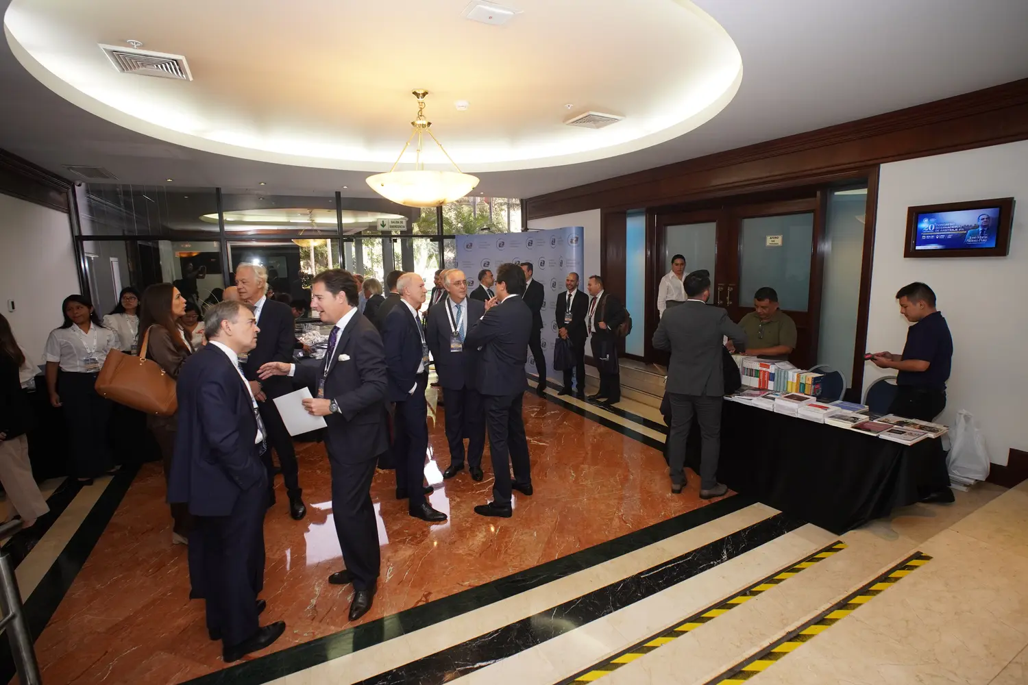 Encuentro entre asistentes del congreso